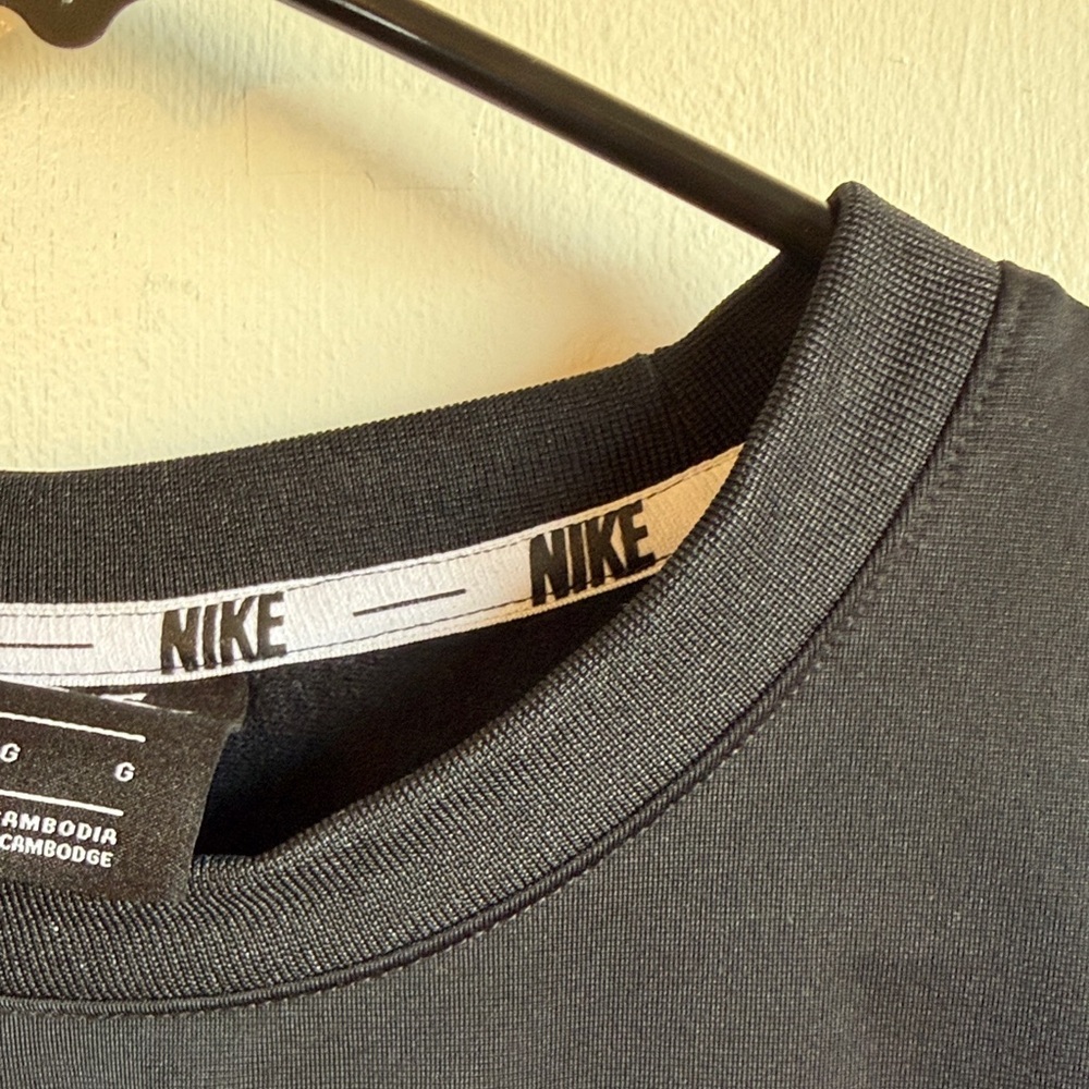 Nike Men's Black Tee with Logo - Picture 5 of 7